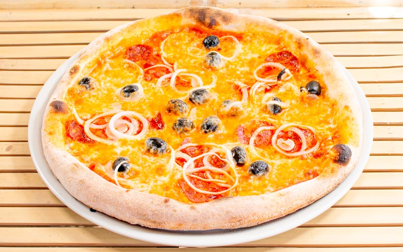 PalmBeach Tropical Restaurant | Diavola | pomodoro, mozzarella, salame piccante, cipolla, olive