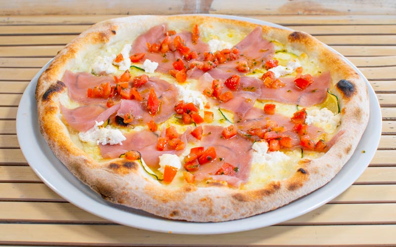 PalmBeach Tropical Restaurant | Fumé di Mare | mozzarella, prosciutto di tonno affumicato, ricotta, pomodoro fresco, zucchine