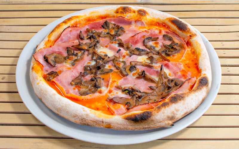 PalmBeach Tropical Restaurant | Prosciutto e Funghi | pomodoro, mozzarella, prosciutto cotto, funghi