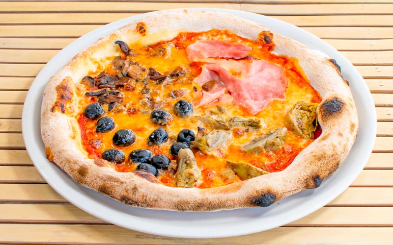 PalmBeach Tropical Restaurant | Quattro Stagioni | pomodoro, mozzarella, prosciutto cotto, funghi, carciofi, olive