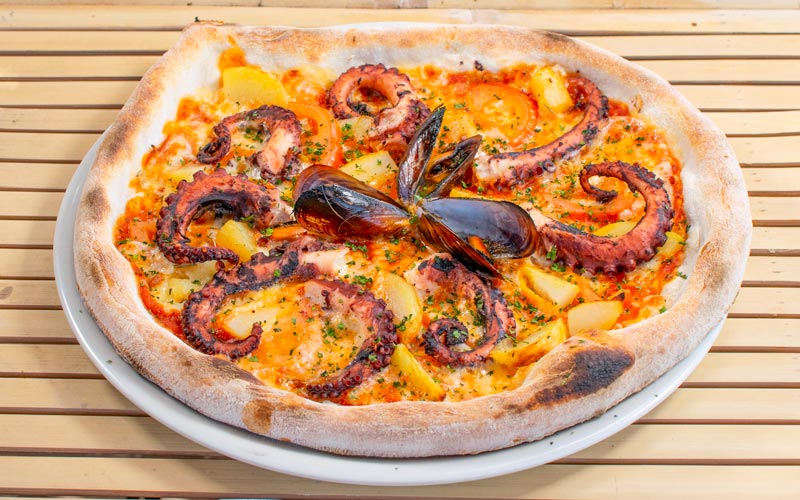 PalmBeach Tropical Restaurant | Tentacolami | pomodoro, mozzarella, polpo, cozze, patate, pomodoro fresco, prezzemolo